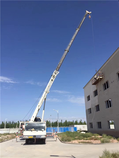 陆丰市“轻装强干”—— 吊车的 “轻量化臂架” 技术